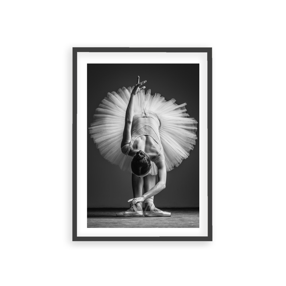 Plakat Bend Ballerina kłaniająca się baletnica, czarno-biała w ramie
