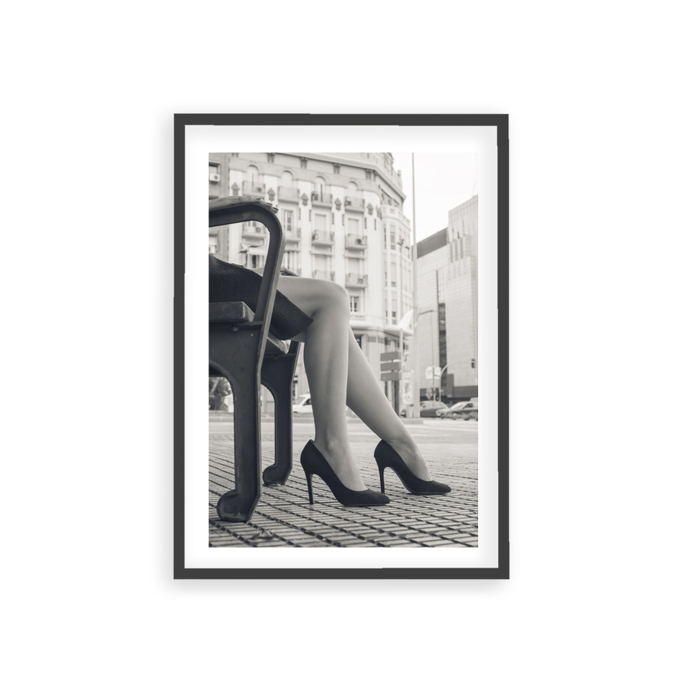 Plakat Legs In The City z kobiecymi nogami w butach na wysokim obcasie