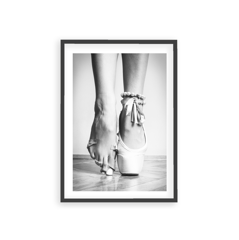 Plakat Plaster Ballerina balerina plastrami na stopie, czarno-białe